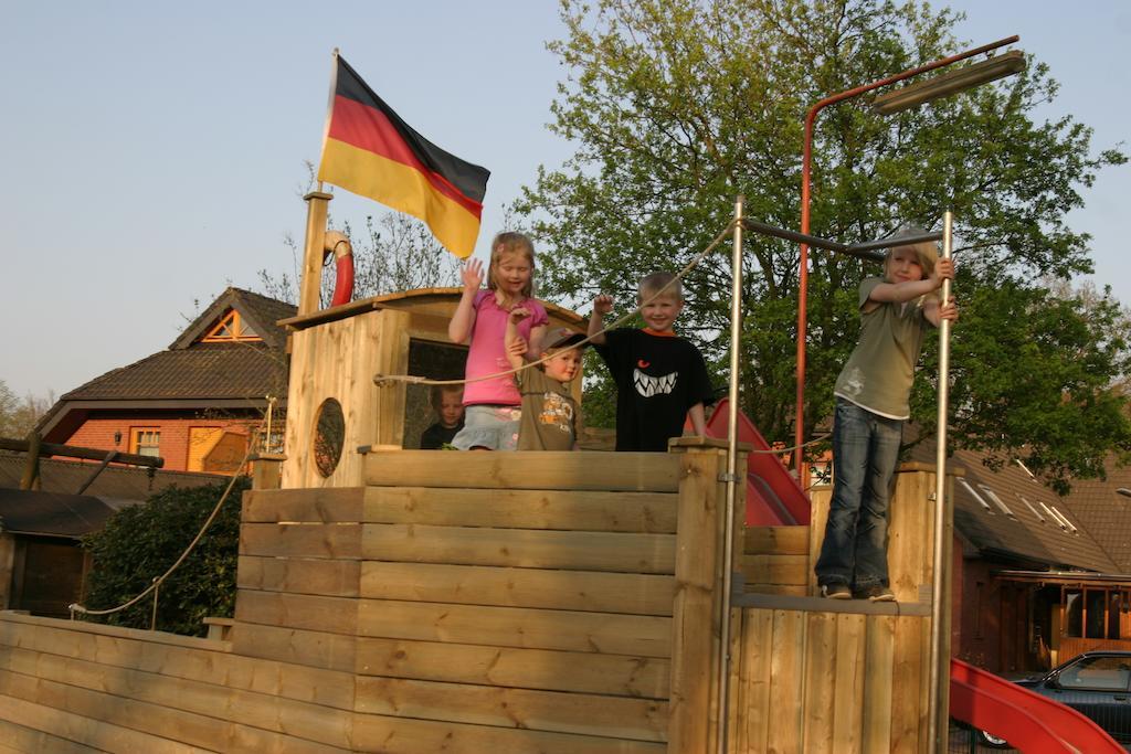 Hotel Waldgasthof Schoening Friesoythe Buitenkant foto