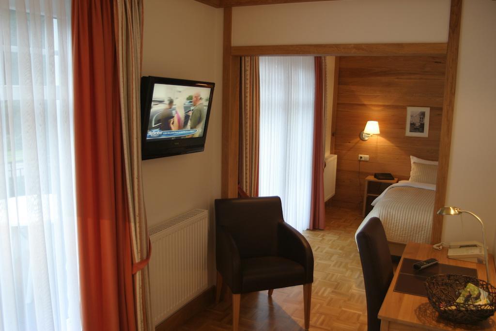 Hotel Waldgasthof Schoening Friesoythe Buitenkant foto
