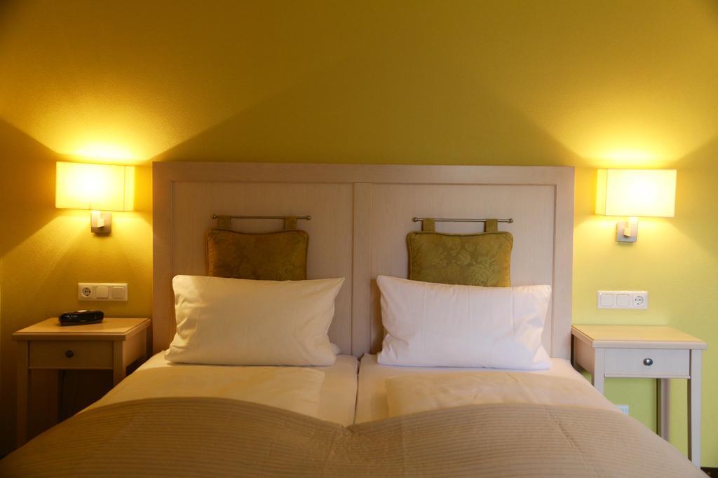Hotel Waldgasthof Schoening Friesoythe Buitenkant foto